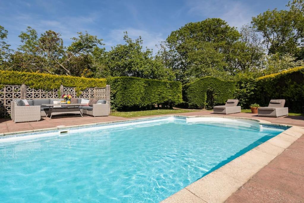 Вилла Plas Newydd With Swimming Pool, Fire Pit, And Log Fires Rhiw Экстерьер фото