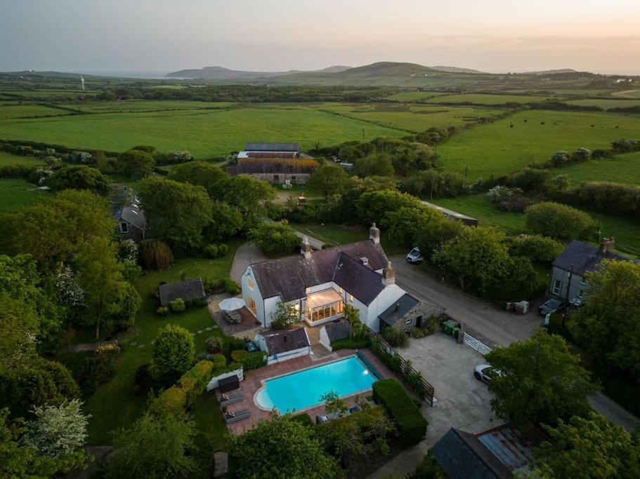 Вилла Plas Newydd With Swimming Pool, Fire Pit, And Log Fires Rhiw Экстерьер фото